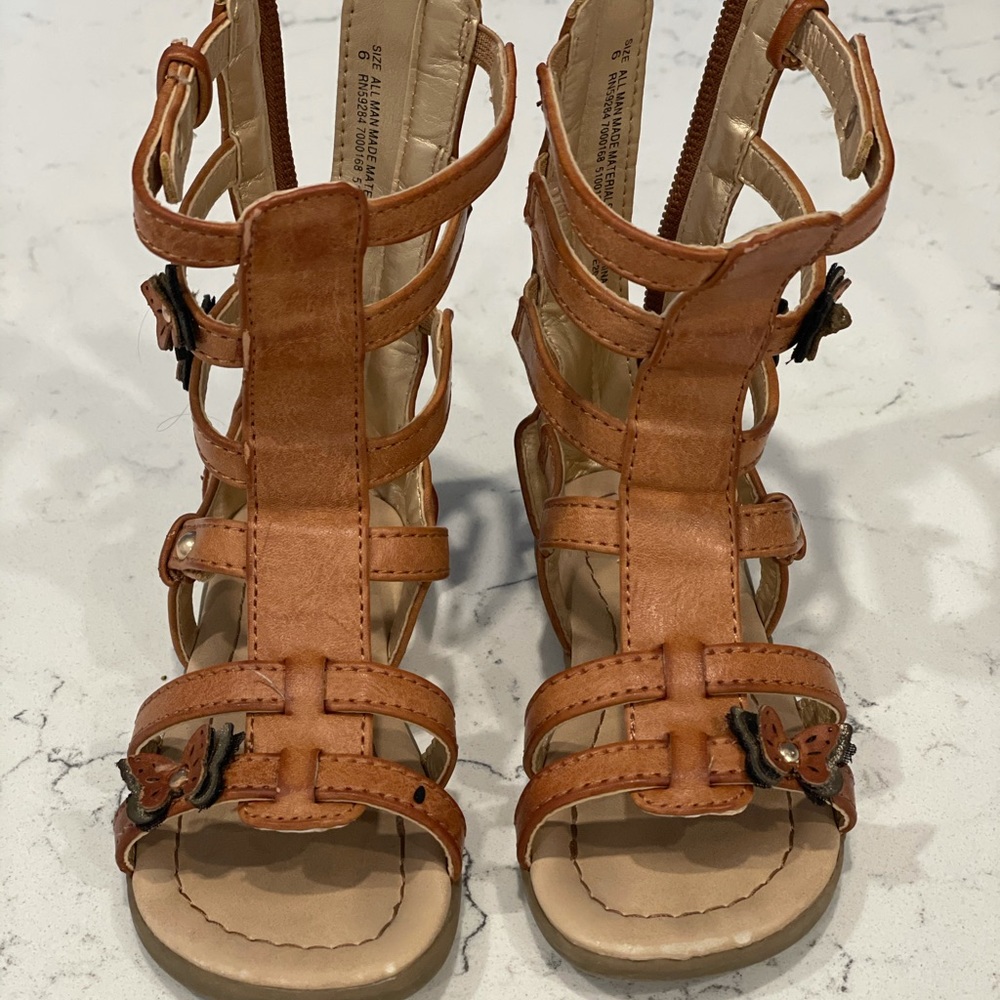 The children’s place gladiator sandals size 6 toddler